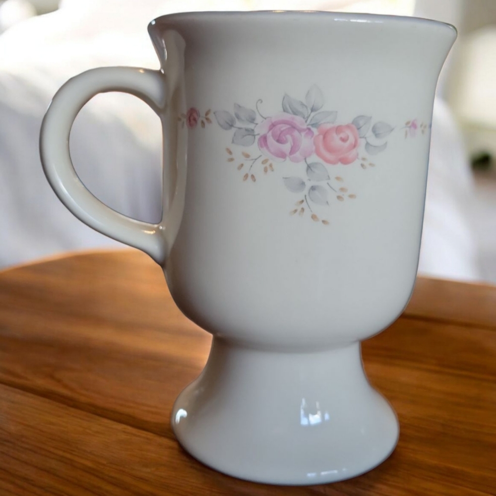 1 Vtg 1988-1996 Pfaltzgraff USA Trousseau 10 Oz Pedestal Mug Stoneware